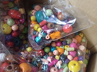 Partij kraaltjes voor oa armbenden en kettingen 20 zakjes a 100 stuks - afbeelding 4 van  7