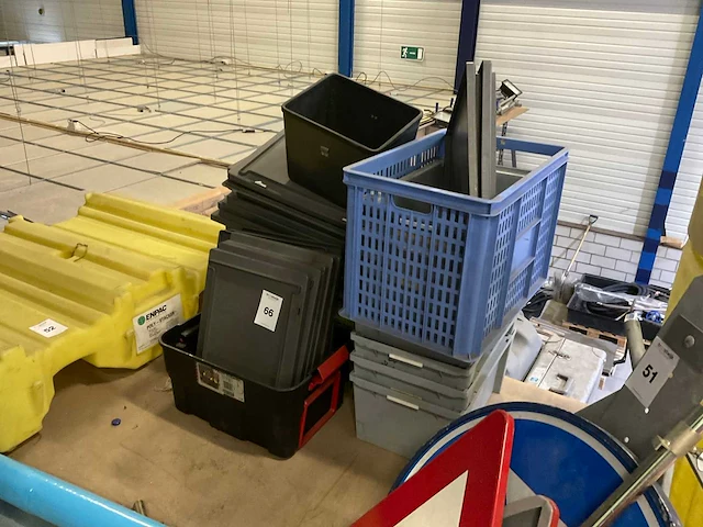 Partij kratten en deksels - afbeelding 1 van  3