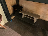 Partij krukjes, plantenbakken en sokkels - afbeelding 7 van  7