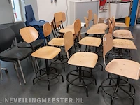 Partij krukken en stoelen - afbeelding 3 van  5