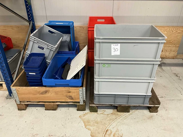 Partij kunststof bakken - afbeelding 1 van  3