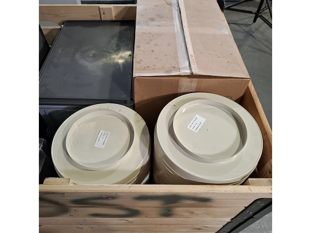 Partij kunststof dienbladen en 5x transportkist - afbeelding 8 van  8