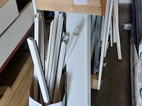 Partij kunststof en mdf profielen - afbeelding 11 van  21