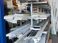 Partij kunststof en mdf profielen - afbeelding 1 van  21