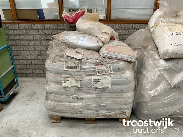 Partij kunststof granulaat - afbeelding 24 van  29