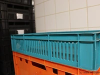 Partij kunststof kratten - afbeelding 2 van  5