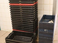 Partij kunststof kratten - afbeelding 1 van  5