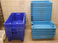 Partij kunststof kratten - afbeelding 1 van  4