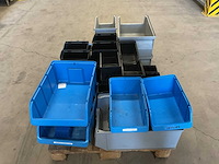 Partij kunststof magazijnbakken