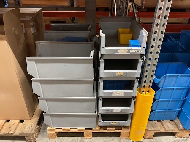 Partij kunststof magazijnbakken - afbeelding 2 van  5