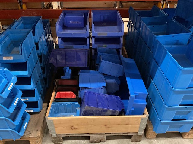 Partij kunststof magazijnbakken - afbeelding 4 van  5
