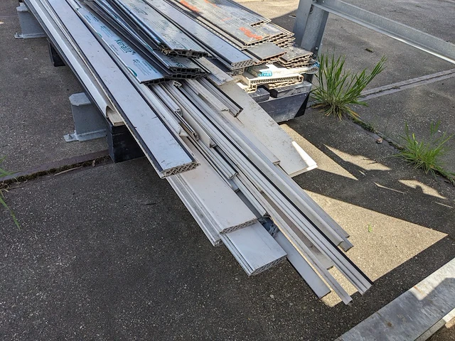 Partij kunststof materialen - afbeelding 7 van  12