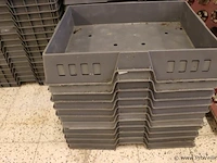 Partij kunststof plantenkratten en emmers - afbeelding 2 van  8