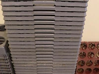 Partij kunststof plantenkratten en emmers - afbeelding 4 van  8