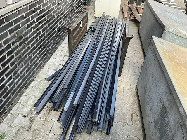 Partij kunststof profielen - afbeelding 1 van  4