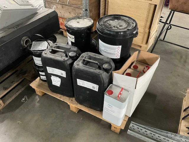 Partij lak/varnish en diversen - afbeelding 1 van  11