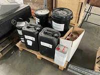 Partij lak/varnish en diversen - afbeelding 1 van  11