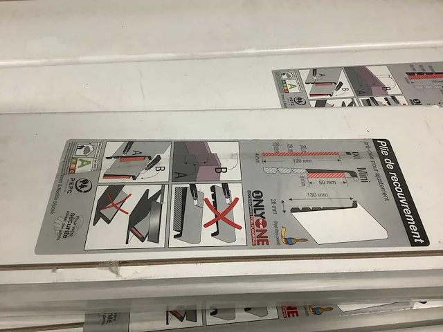Partij laminaat plinten - afbeelding 3 van  4