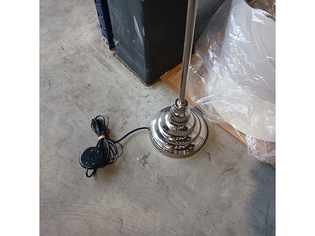 Partij lampen en lampenkappen, by louise en designers guild - afbeelding 13 van  28