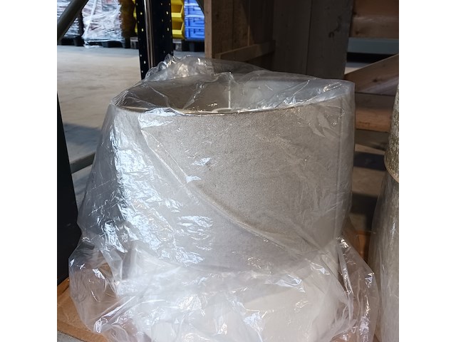 Partij lampen en lampenkappen, by louise en designers guild - afbeelding 20 van  28