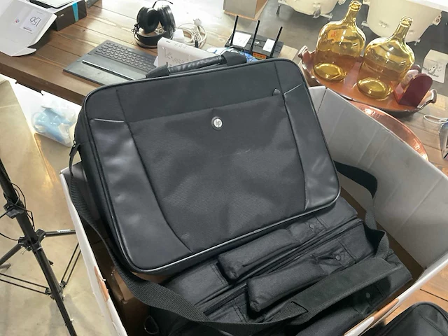 Partij laptoptassen - afbeelding 5 van  9