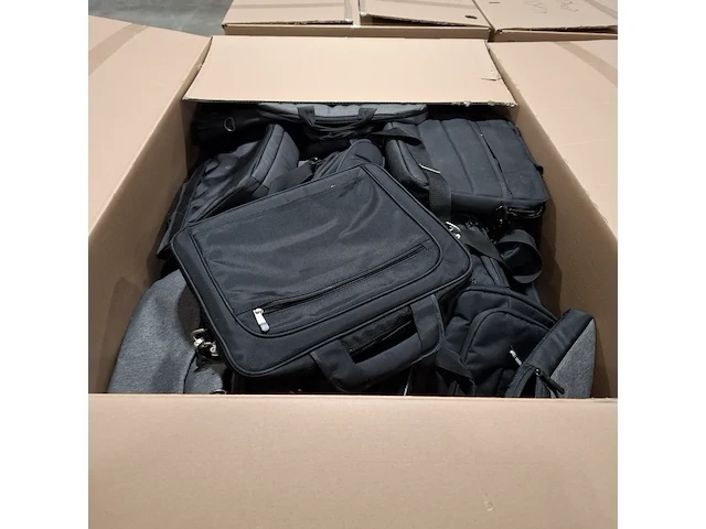 Partij laptoptassen - afbeelding 1 van  8