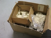 Partij lasdozen en bevestigingsmaterialen - afbeelding 1 van  3