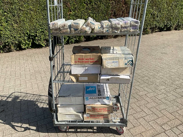 Partij lasdraad en elektroden - afbeelding 1 van  11