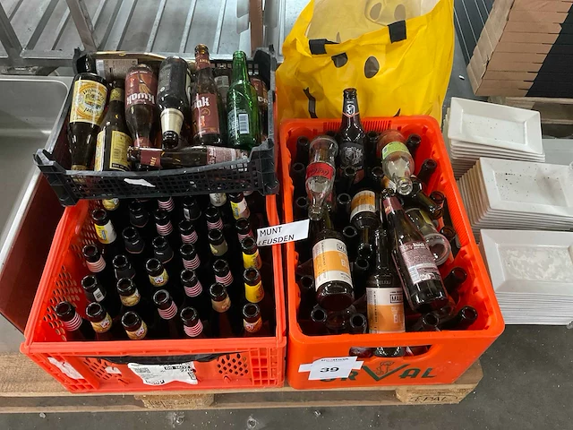 Partij leeg glas/ blikwerk - afbeelding 1 van  5
