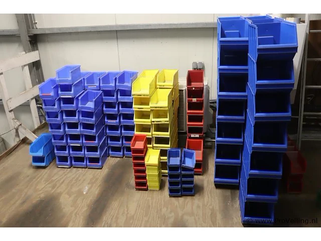 Partij (lege) magazijnbakken, diverse kleuren - afbeelding 1 van  5