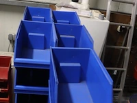 Partij (lege) magazijnbakken, diverse kleuren - afbeelding 2 van  5