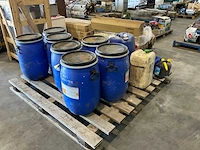 Partij lege vaten en jerrycans - afbeelding 4 van  6