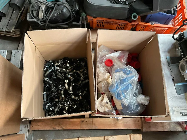 Partij leidingklemmen en speciedoppen - afbeelding 1 van  3