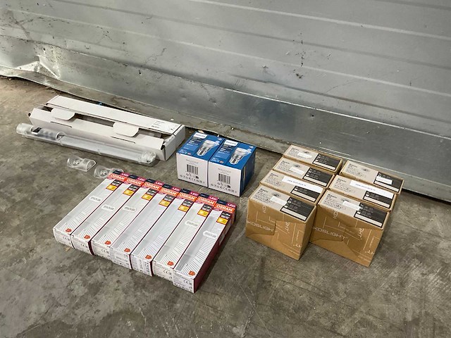 Partij lichtbronnen en spots - afbeelding 1 van  13