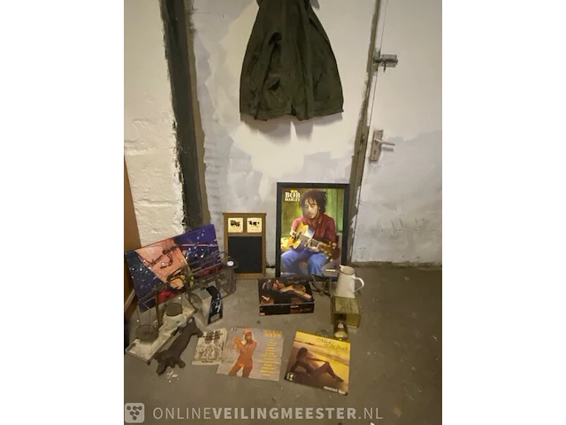 Partij lp's, weegschaal, bob marley, herman brood, star wars, melkkan, krijtbord fohn - afbeelding 1 van  11