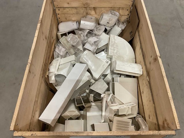 Partij luchtkanaal en airco goot hulpstukken - afbeelding 1 van  3