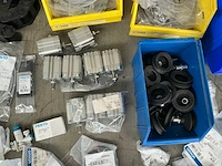 Partij machine en robot onderdelen - afbeelding 4 van  27
