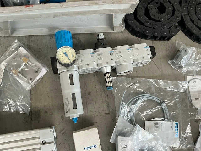 Partij machine en robot onderdelen - afbeelding 14 van  27