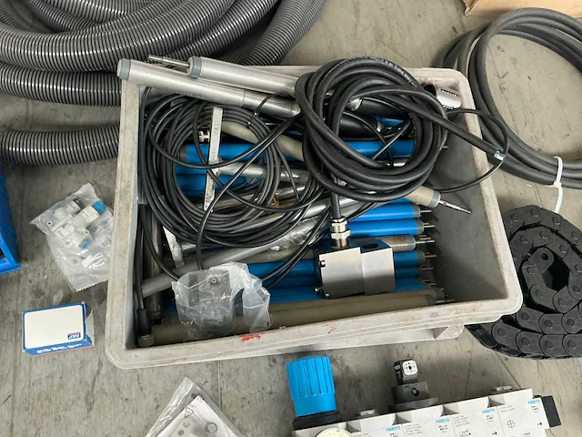 Partij machine en robot onderdelen - afbeelding 15 van  27