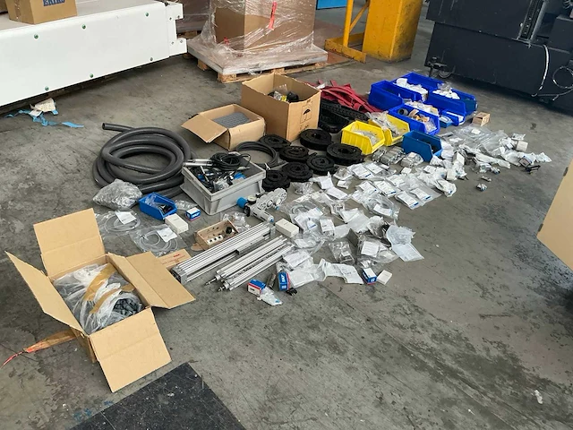 Partij machine en robot onderdelen - afbeelding 12 van  27