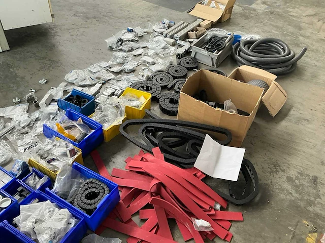 Partij machine en robot onderdelen - afbeelding 23 van  27