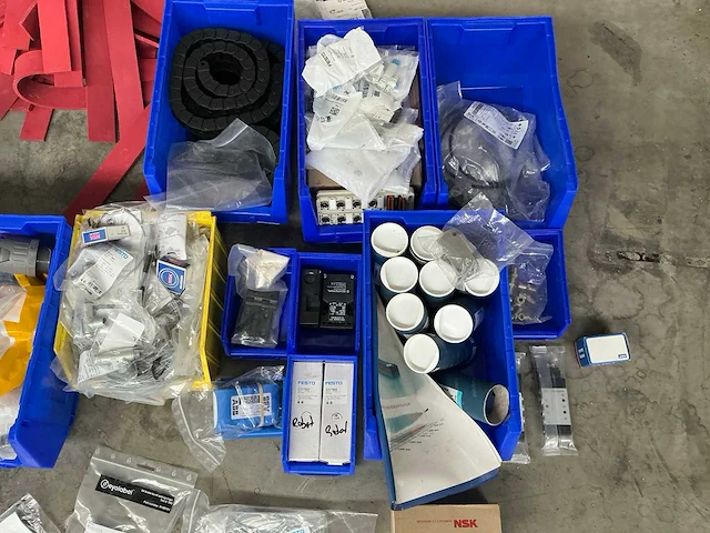 Partij machine en robot onderdelen - afbeelding 25 van  27