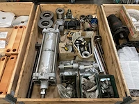 Partij machine onderdelen - afbeelding 1 van  8