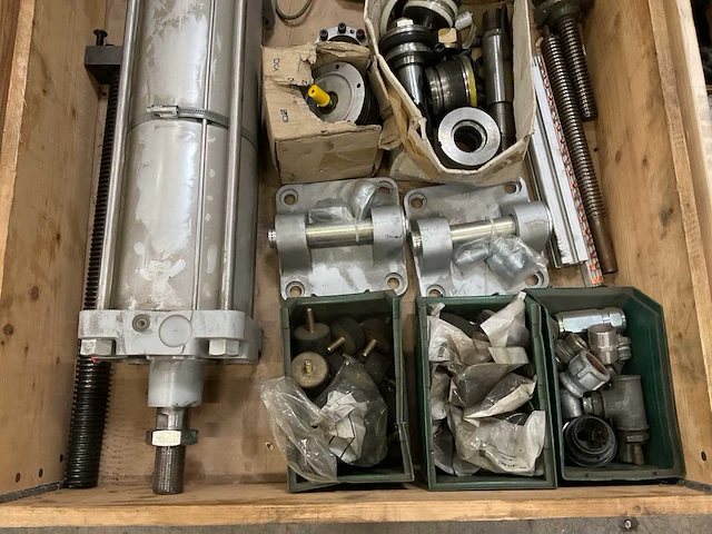 Partij machine onderdelen - afbeelding 2 van  8