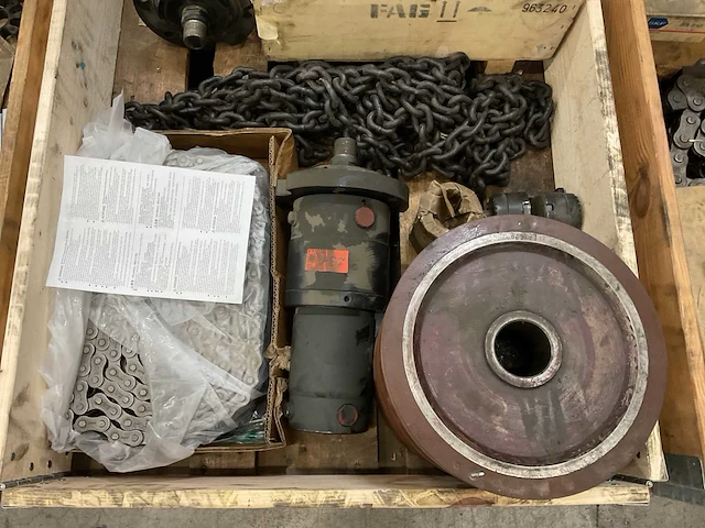 Partij machine onderdelen - afbeelding 2 van  6