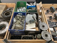 Partij machine onderdelen - afbeelding 1 van  9