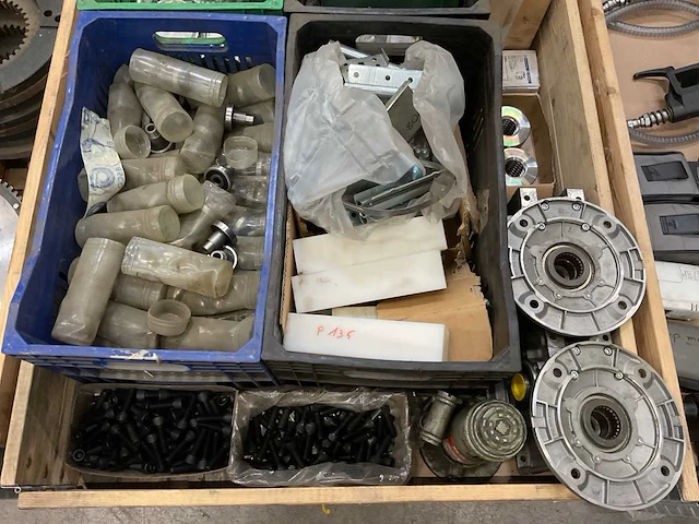 Partij machine onderdelen - afbeelding 2 van  9