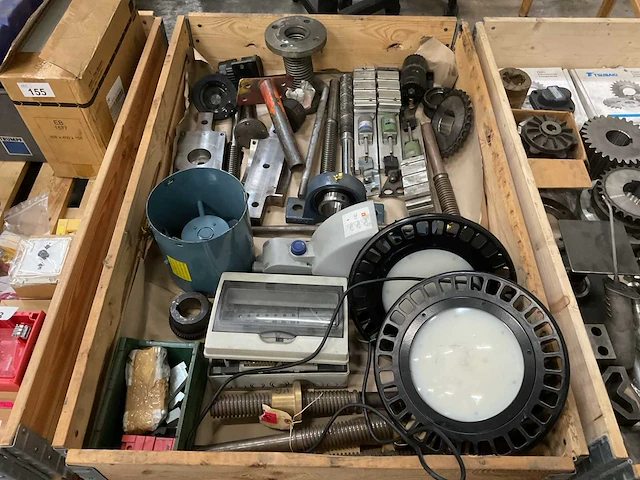 Partij machine onderdelen - afbeelding 1 van  8