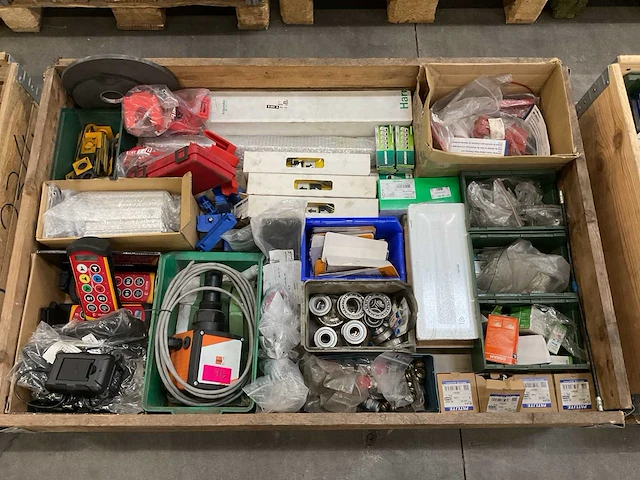 Partij machine onderdelen - afbeelding 1 van  9