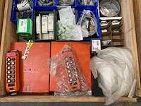 Partij machine onderdelen - afbeelding 2 van  4